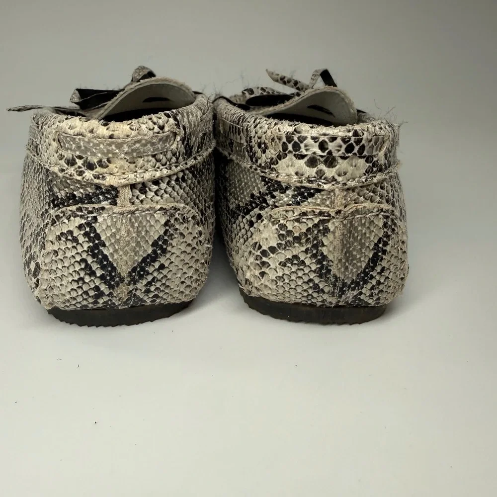 L'Amour Loafers Kids Size 8 Grey Snakeskin Print Good Condition Bow Moccasins